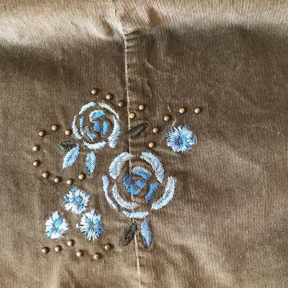 Green Corduroy Skirt with Flower Embroidery - Picture 5 of 7